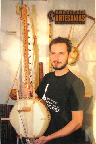 KORA arpa africana de 21 cuerdas de GAMBIA, gran premio artesanias 2010 Córdoba, ARGENTINA.